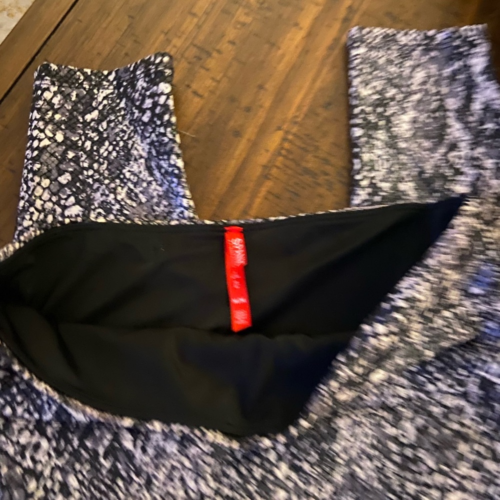 Spanx Faux Leather Snake Shine Leggings in a grey and black snake print - Picture 2 of 3